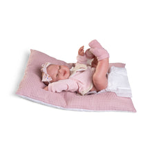 Cargar imagen en el visor de la galería, 50414 Mia Baby, Pees when she takes her bottle