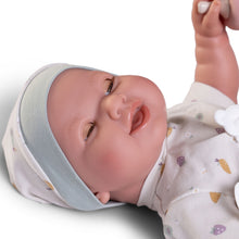 Charger l'image dans la galerie, 50415 Mia Baby, Pees when she takes her bottle