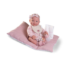 Cargar imagen en el visor de la galería, 50414 Mia Baby, Pees when she takes her bottle
