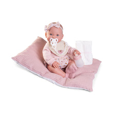 Cargar imagen en el visor de la galería, 50414 Mia Baby, Pees when she takes her bottle