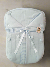 Cargar imagen en el visor de la galería, 3187 White with white Pompom Sleeping Bag