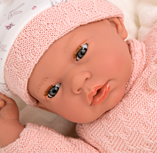 Cargar imagen en el visor de la galería, 65316. Muñeco Irio Beige Elegance con Mecanismo de 14 sonidos (magnético y pruébame)