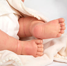 Cargar imagen en el visor de la galería, 98088 Muñeca Nora Reborn