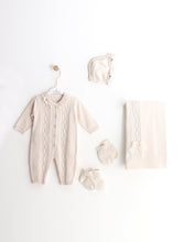 Charger l&#39;image dans la galerie, 3066 Newborn Beige Gift 5 Pieces Set
