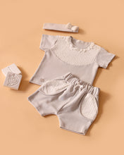 Charger l&#39;image dans la galerie, 12304-Beige Baby Girls Short Set (Pack 4)
