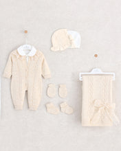 Charger l&#39;image dans la galerie, 3409 Newborn Beige Gift Set 7 Pieces
