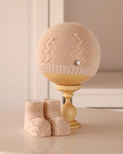 Cargar imagen en el visor de la galería, 1325 beige Baby Boy Hat And Booties
