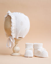 Cargar imagen en el visor de la galería, 1332 Beige Baby Girl Hat And Booties (Copy)
