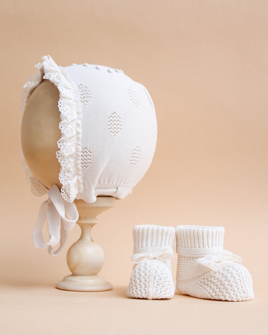 1332 Beige Baby Girl Hat And Booties (Copy)