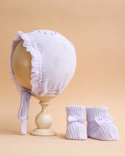 Cargar imagen en el visor de la galería, 1332 Beige Baby Girl Hat And Booties (Copy)
