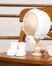 Load image into Gallery viewer, 1324 white Baby Girl Hat And Booties
