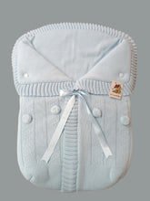 Cargar imagen en el visor de la galería, 3187 White with white Pompom Sleeping Bag
