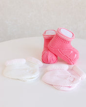 Cargar imagen en el visor de la galería, 1207-W Newborn White  Booties
