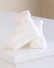 Cargar imagen en el visor de la galería, 1207-W Newborn White  Booties
